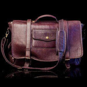 Vintage-Style Brown Leather Messenger Bag With Adjustable Strap and Buckles
